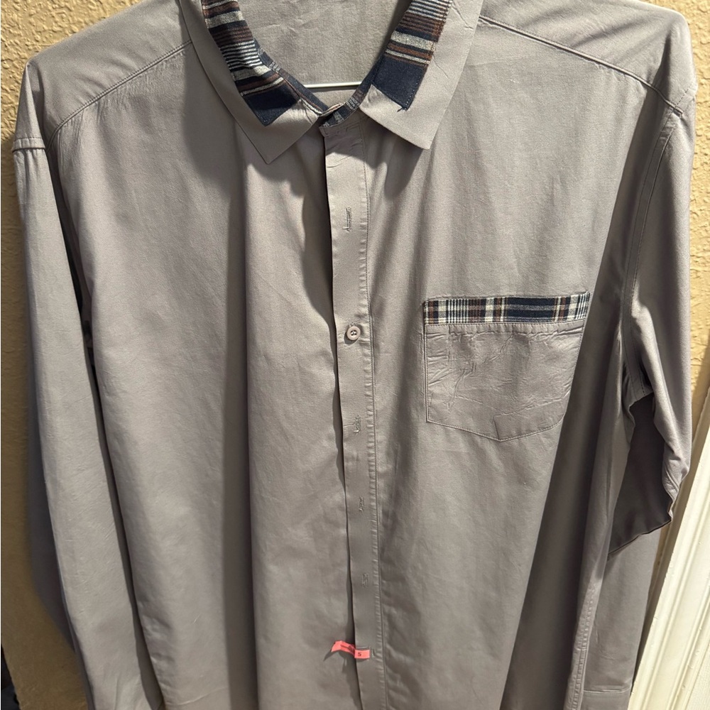 Stylish Gray Button-Down Shirt with Plaid Accents